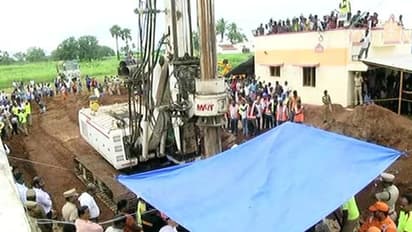 'அவன் நலமோடு வர்ற நேரம் தான் எங்களுக்கு தீபாவளி'..! சோகத்தோடு காத்திருக்கும் நடுக்காட்டுப்பட்டி கிராமத்தினர்..!