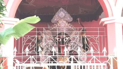 হরিনাথপুরের ভট্টাচার্য পরিবারে দেবী এখানে নতুন বউ