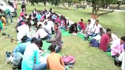 പരീക്ഷാഹാളില് സൗകര്യമില്ല; ഗ്രൗണ്ടിലിരുന്ന് പരീക്ഷയെഴുതി വിദ്യാര്ഥികള്; വ്യാപക കോപ്പിയടി