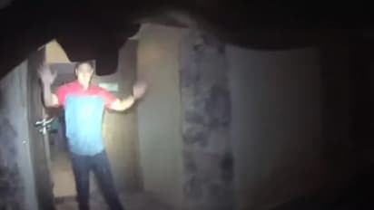 കയ്യിലുണ്ടായിരുന്ന തോക്ക് താഴെയിട്ടു, കൈകളുയര്ത്തി, എന്നിട്ടും പൊലീസ് അയാളെ വെടിവച്ചുകൊന്നു