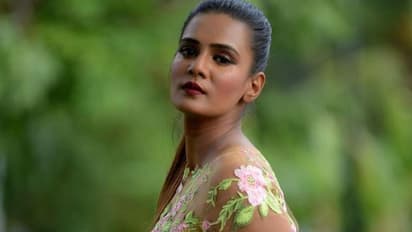 வைரலாகும் "சூப்பர் மாடல்" மீராமிதுனின் செமிநியூடு புகைப்படம்!