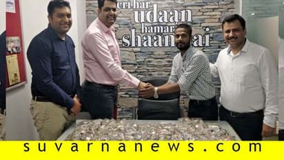 ಇವನೆಂಥಾ ಕಿಲಾಡಿ! ಚೀಲದಲ್ಲಿ ನಾಣ್ಯ ತಂದು  ಸ್ಕೂಟರ್‌ ಖರೀದಿಸಿದ!