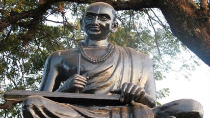 అల్లు అర్జున్ అల వైకుంఠపురములో...: పోతన రసాత్మక పద్యం గురించి..