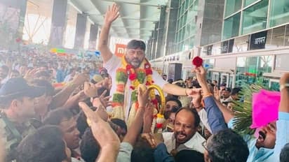 ಡಿಕೆಶಿ ಕೈಯಲ್ಲಿ ಜೆಡಿಎಸ್ ಬಾವುಟ: ಸಿದ್ದು ಆಕ್ಷೇಪ ವಿಡಿಯೋ ವೈರಲ್‌