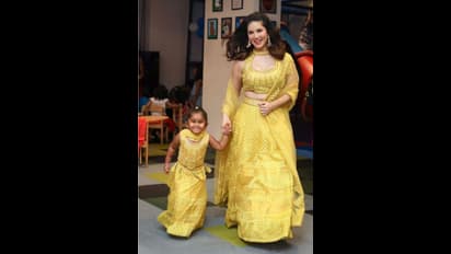 സ്വര്‍ണ്ണനിറത്തില്‍ സണ്ണിയുടെ  ദീപാവലി ആഘോഷം