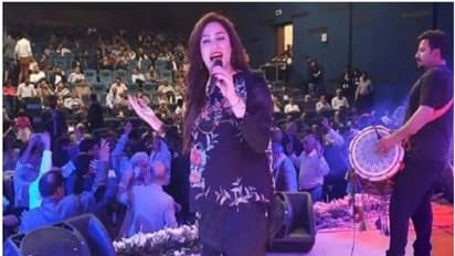 शराब के जाम और अय्याशियों के साथ कश्मीर के लिए ब्लैक डे मना रही है पाकिस्तान सेना