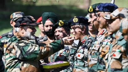 ರಜೋರಿಯಲ್ಲಿ ಯೋಧರೊಂದಿಗೆ ಮೋದಿ ದೀಪಾವಳಿ