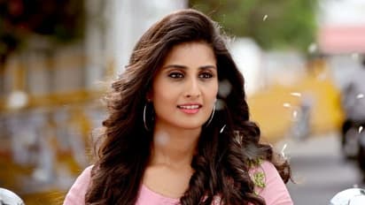 புதிய அவதாரம் எடுத்த அஜித்தின் மச்சினிச்சி - அரை நிர்வாண ஓவியங்களைக் கண்டு ரசிகர்கள் ஆச்சரியம்!