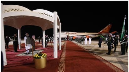 പ്രധാനമന്ത്രി നരേന്ദ്ര മോദിക്ക് റിയാദിൽ രാജകീയ സ്വീകരണം