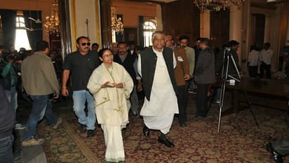 বামেদের সঙ্গে তৃণমূলকেও সমর্থন, মান্নানের ফর্মুলায় প্রশ্ন কংগ্রেসেই