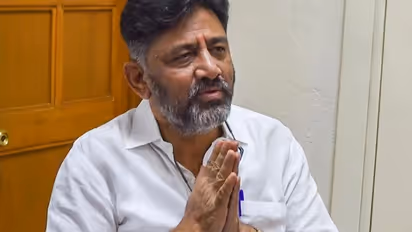 ಜೈಲಿನಲ್ಲಿದ್ದಾಗ ಮಣ್ಣನ್ನು ತಲೆಗೆ ಹಾಕ್ಕೊಳ್ತಿದ್ರಂತೆ ಡಿಕೆಶಿ..!