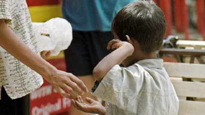 '5 മക്കളിൽ 3 പേരുമായി ഭിക്ഷാടനം, 45 ദിവസം കൊണ്ട് സമ്പാദ്യം 2.5 ലക്ഷം'; 40 കാരിക്ക് 2 നില വീട്, ഭൂമി, ബൈക്ക്!