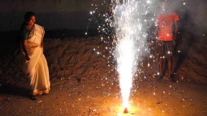 লকডাউনে লাটে উঠেছে ব্যবসা, বিপুল আর্থিক ক্ষতির মুখে বাজি ব্যবসায়ীরা