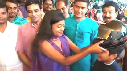 যমের দুয়ারে 'কাঁটা' দিতে  ভাইয়ের হাতে হেলমেট বোনেদের