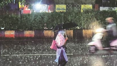 16 மாவட்டங்களில் வெளுத்துக் கட்டும் கனமழை !! 9 மாவட்டங்களில் பள்ளிகளுக்கு விடுமுறை !!