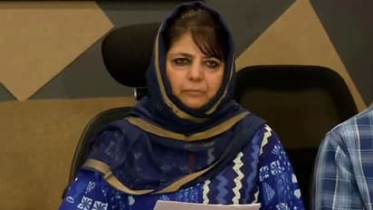 വീട്ടുതടങ്കലില് കഴിയുന്ന മെഹബൂബ മുഫ്തിയെ കാണാന് അനുമതി നിഷേധിച്ചതായി പിഡിപി നേതാക്കള്