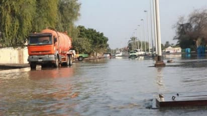 ഷാര്‍ജയിലെ കല്‍ബയില്‍ ശക്തമായ കാറ്റില്‍ കടല്‍വെള്ളം കയറി; ജനങ്ങളെ ഒഴിപ്പിച്ചു