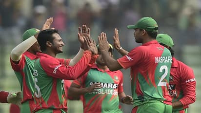 শাকিবের জন্য সোশ্যাল মিডিয়ায় ঝড় তুললেন বাংলাদেশের মাশরাফে, মুশফিকুররা