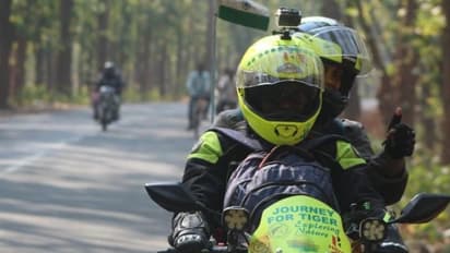 புலிகளை காக்க பைக்கில் பயணம்... கொல்கத்தா தம்பதியின் புது ஐடியா...!