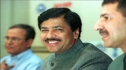 ಪ್ರಮೋದ್ ಮಹಾಜನ್ ಹೇಳಿದ್ದ ಡೆಮಾಕ್ರೆಸಿ ಕತೆ: ಮಹಾರಾಷ್ಡ್ರದಲ್ಲಿ ನಡೆಯುತ್ತಿರುವುದೇನು ಮತ್ತೆ?