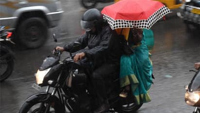 আজ বজ্রবিদ্যুৎ সহ প্রবল বর্ষণ বাংলায়, সময়ের আগেই বঙ্গে প্রবেশ করতে পারে বর্ষাও