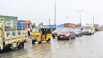 Heavy Rain in Chennai: சென்னையில் அதி கனமழை; சூப்பர் மார்க்கெட்டுகளில் குவிந்த கூட்டம்!
