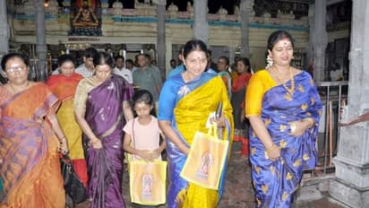 அத்திவரதர், ஏழுமலையான், தண்டாயுதபாணி..! கோவில் கோவிலாக சுற்றி வரும் துர்கா ஸ்டாலின்..!