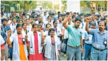 NEET Counseling ವಿಳಂಬ: ಇಂದಿನಿಂದ ಸ್ಥಾನಿಕ ವೈದ್ಯರ ಮುಷ್ಕರ!