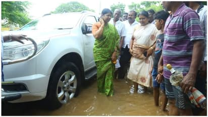 மு.க.ஸ்டாலின் - உதயநிதி அப்படி.... கனிமொழி இப்படி... தண்ணீருக்குள் இறங்கி தடாலடி..!