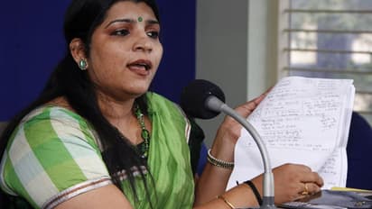 நடிகை சரிதா நாயருக்கு 3 ஆண்டு சிறை... டி.டி.வி.தினகரனின் ஆதரவாளர்கள் அதிர்ச்சி..!