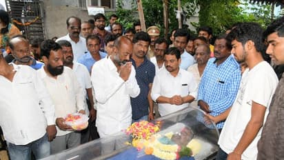 డ్రైవర్ బాబు ఇంటి వద్ద ఉద్రిక్తత..ఛలో కరీంనగర్ కి జేఏసీ పిలుపు