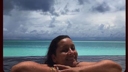 మాల్దీవ్స్ లో రేణుదేశాయ్.. సముద్రంలో జలకాలాట!