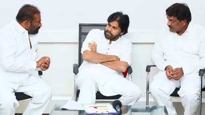 RTC Strike: పవన్ కల్యాణ్ కు కేసీఆర్, కేటీఆర్ ఝలక్