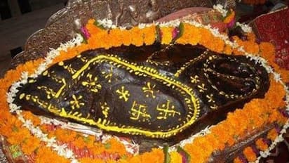 নেপালের কাপুরধারায়, এখনও রয়েছে শ্রীকৃষ্ণের পায়ের ছাপ