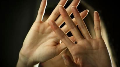 படிக்கவந்த இடத்தில் நடந்த பயங்கர சம்பவம்... பிளஸ்-2 மாணவியிடம் ஆசை வார்த்தை கூறி கூலித்தொழிலாளி தனியாக வீடு எடுத்து பலாத்காரம்..!