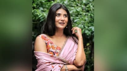 করোনায় আক্রান্ত এবার বিজেপি সেলিব্রিটি প্রার্থী পার্ণো মিত্র, সোশ্যাল মিডিয়ায় টুইট করে জানালেন সংবাদ