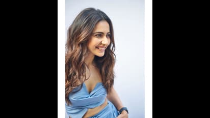 రకుల్ ప్రీత్ సింగ్ స్పైసీ లుక్స్.. వైరల్ అవుతున్న ఫొటోస్!