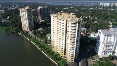 മരട് ഫ്ലാറ്റ് പൊളിക്കൽ; സമീപത്തെ വീടുകളിലെ വിള്ളൽ പൊളിക്കുന്നതിനിടെ സംഭവിച്ചതല്ലെന്ന് സർവാതെ