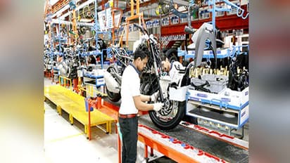 पिछले साल अक्टूबर में बिकी थीं रिकॉर्ड गाड़ियां, इस साल कम हुई बजाज ऑटो की कुल बिक्री