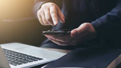 കൊവിഡ് 19: ജീവനക്കാരുടെ ശമ്പളം വെട്ടിക്കുറക്കാനോ പിരിച്ചുവിടാനോ പാടില്ലെന്ന് കേന്ദ്ര തൊഴിൽ മന്ത്രാലയം