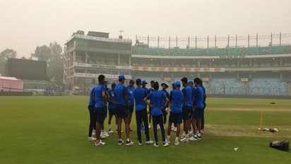 দূষণকে বুড়ো আঙুল দেখালেন ভারতীয় দলের ব্যাটিং কোচ বিক্রম রাঠোর