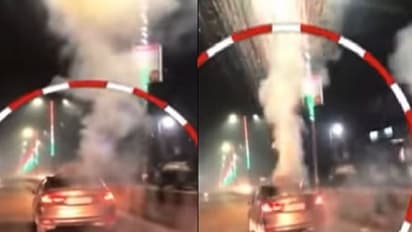 ಚಲಿಸುತ್ತಿದ್ದ ಕಾರಿನಲ್ಲಿ ದೀಪಾವಳಿ ಪಟಾಕಿ; ಮಾಲೀಕನ ವಿರುದ್ಧ ಕೇಸ್!