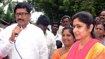 చంద్రబాబుకు మురళీ మోహన్ కోడలు షాక్: మామకు వ్యతిరేకంగా...టీడీపీకి దూరంగా