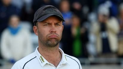 আচমকাই নতুন ব্যাটিং কোচ নিয়োগ হলো রুট-দের জন্য