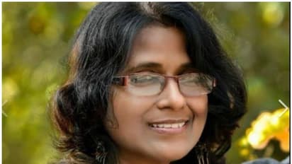 കുമ്മനം രാജശേഖരന് സ്നേഹ ചുംബനം നല്കിയ എഴുത്തുകാരനൊപ്പം വേദി പങ്കിടില്ലെന്ന് സിഎസ് ചന്ദ്രിക