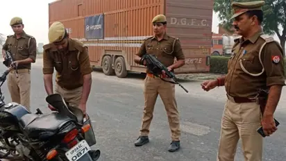 जानें क्यों हिंदू-मुस्लिम संगठनों के नेताओं के मोबाइल पर रखी  जा रही है नजर