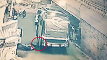 యువతిని బలి తీసుకున్న హైదరాబాద్ రోడ్లు.. వీడియో వైరల్