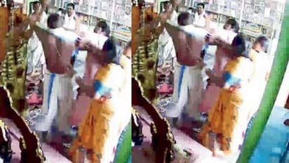 మహిళల పని: పూజలు చేస్తున్న పవన్ ను లాక్కొచ్చి చితక్కొట్టారు