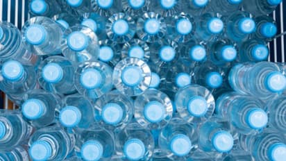 প্লাস্টিক ব্যবহারের আগে জেনে নিন, অজান্তেই পরিবেশের কতটা ক্ষতি করছেন আপনি