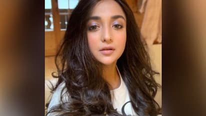 ছোট থেকেই  স্কুল ফাংশনে গান গাইতেন মোনালি, আজ তার জন্মদিনে থাকল সেরা মুহূর্তের ছবি